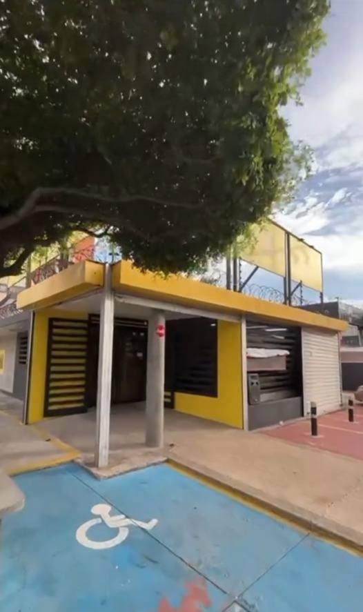 Local comercial en la Calle 72, foto 3 de 8